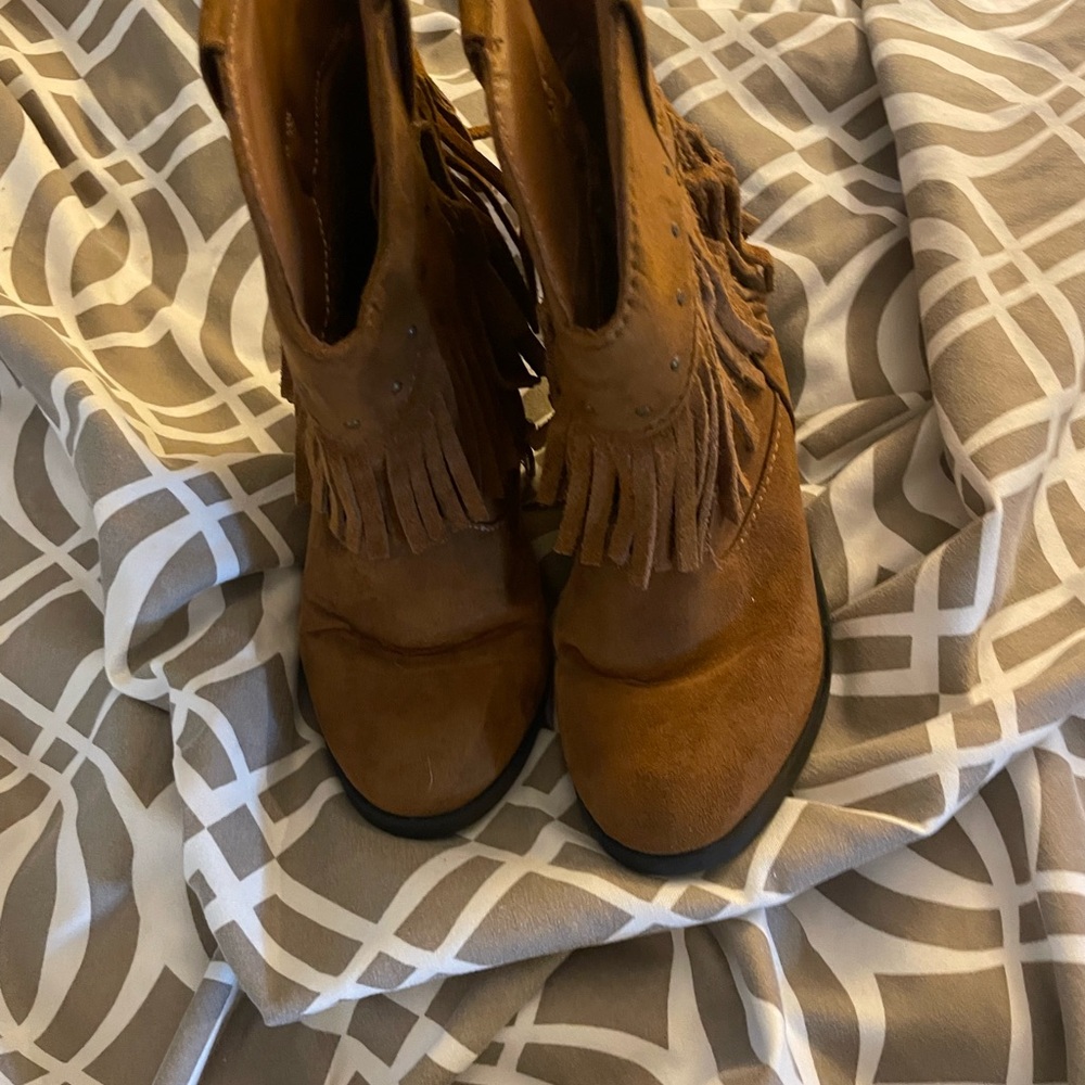 Gender kids fringe boots- zipper side- sz 10